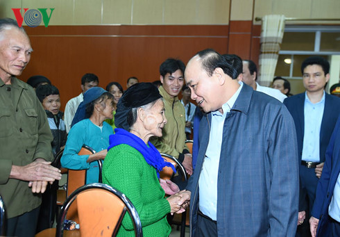 Premierminister Nguyen Xuan Phuc besucht Tra Linh in Cao Bang